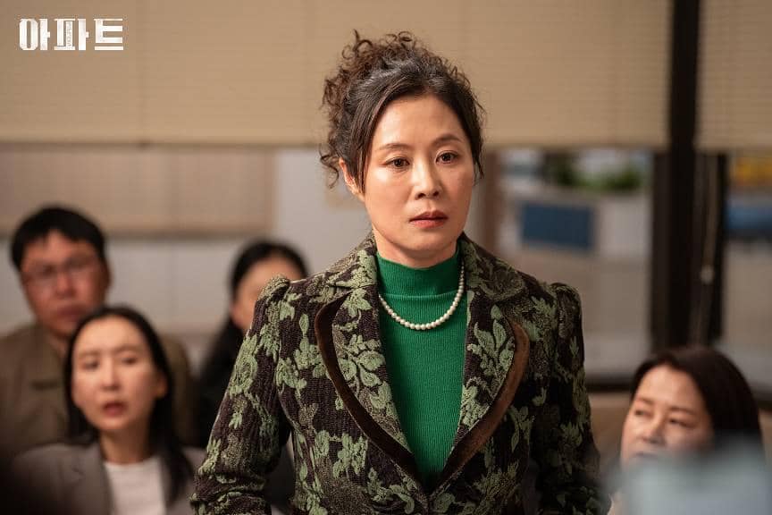 Cuplikan drama Korea The Apartment Job