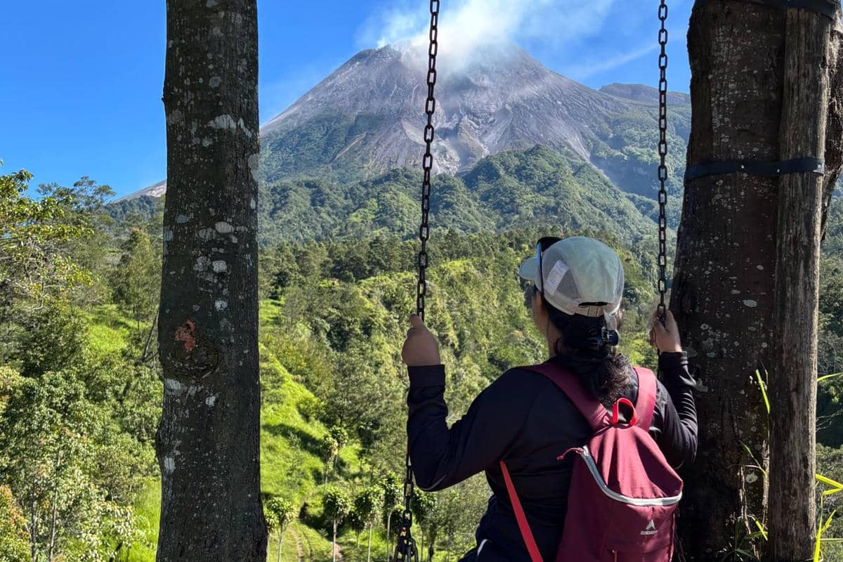 Spot foto berlatarkan Gunung Merapi di Kali Talang