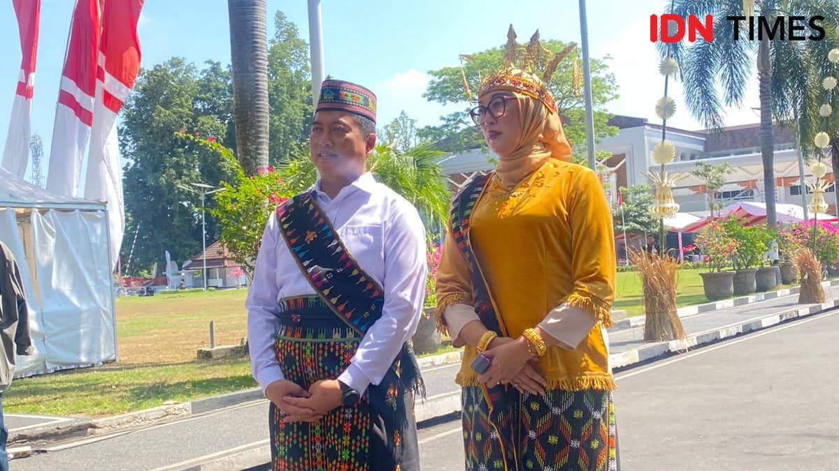 Solidaritas Gempa NTT, Gubernur NTB Gunakan Pakaian Adat Manggarai