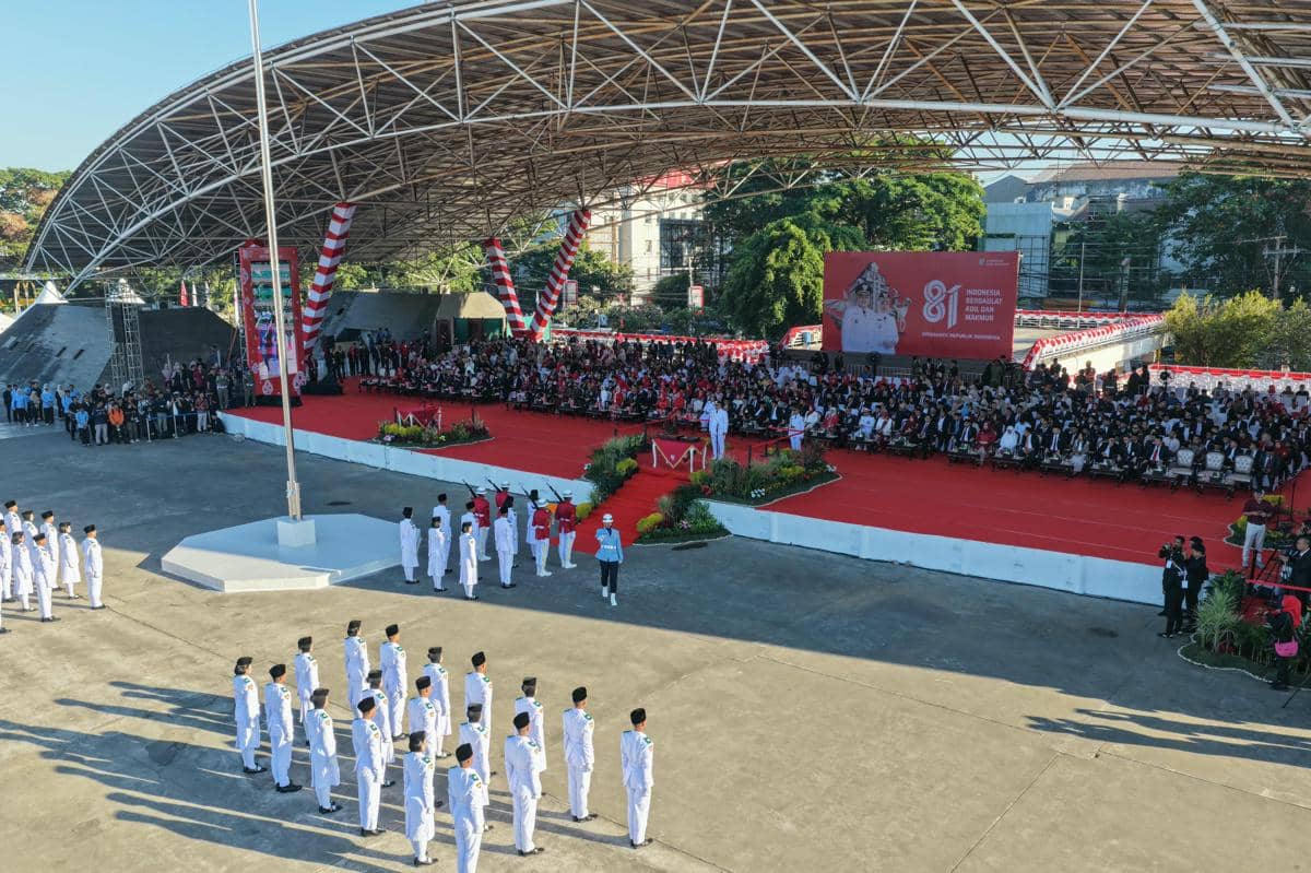 Paskibra Makassar Kibarkan Merah Putih, Formasi Penyu Curi Perhatian