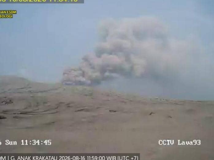 Gunung Anak Krakatau 9 Kali Erupsi, 4 Letusan Malam Visual Tak Terlihat