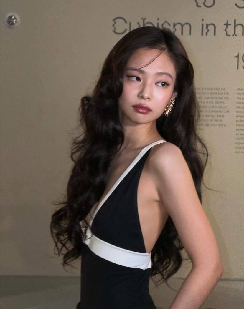 Potret Jennie dari BLACKPINK yang dibagikan melalui unggahan di media sosial Instagram @jennierubyjane.