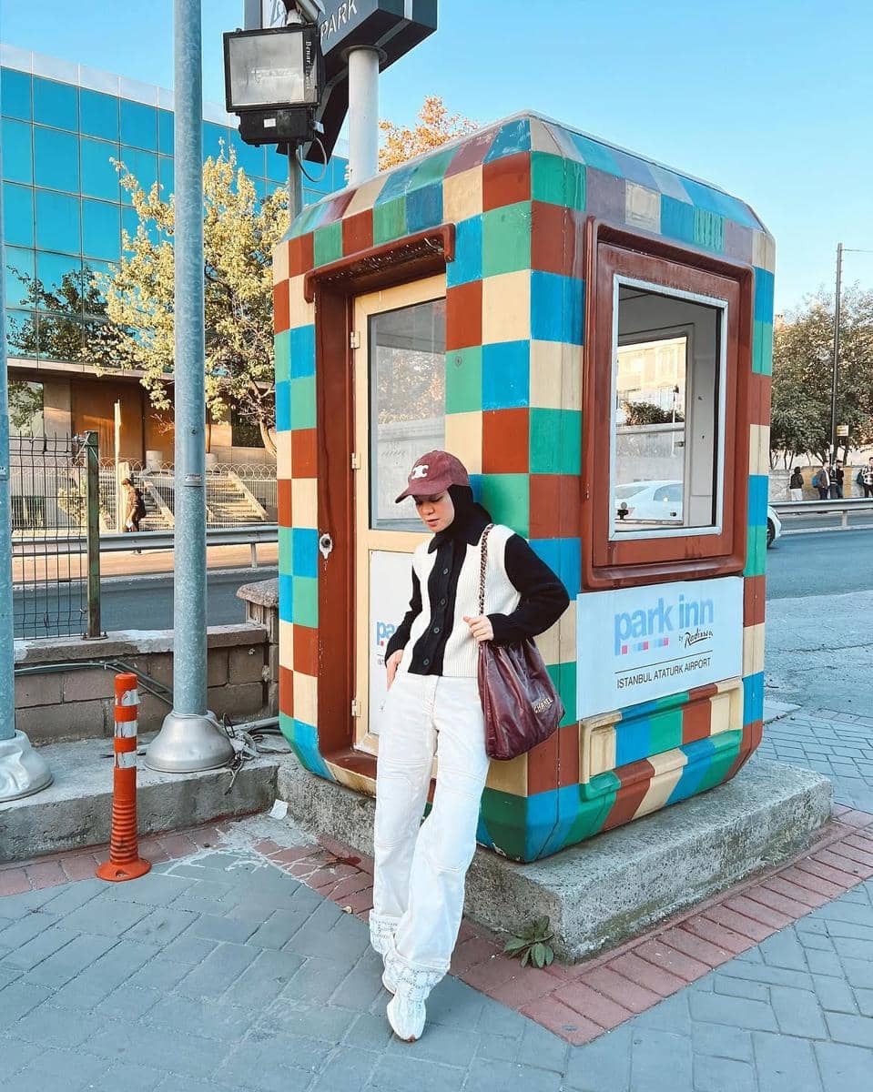 OOTD nuansa putih ala Tantri Namirah