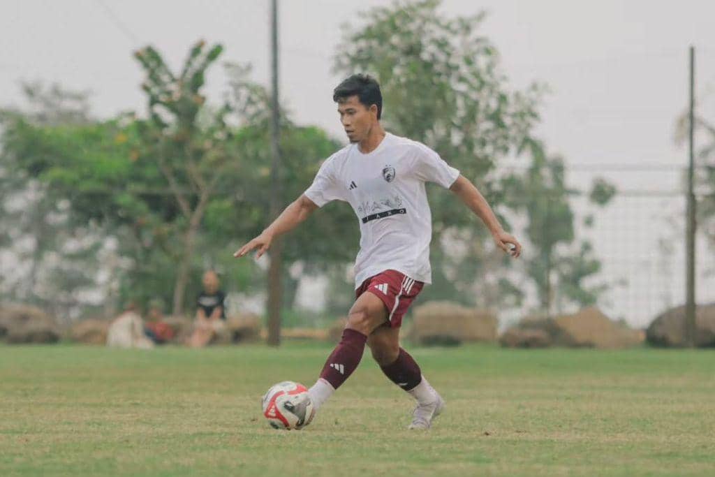 Pemain baru PSM, Agung Mannan, dalam laga uji coba melawan Borneo FC Samarinda pada 15 Agustus 2026.