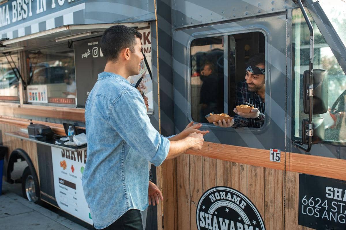 ilustrasi bisnis food truck