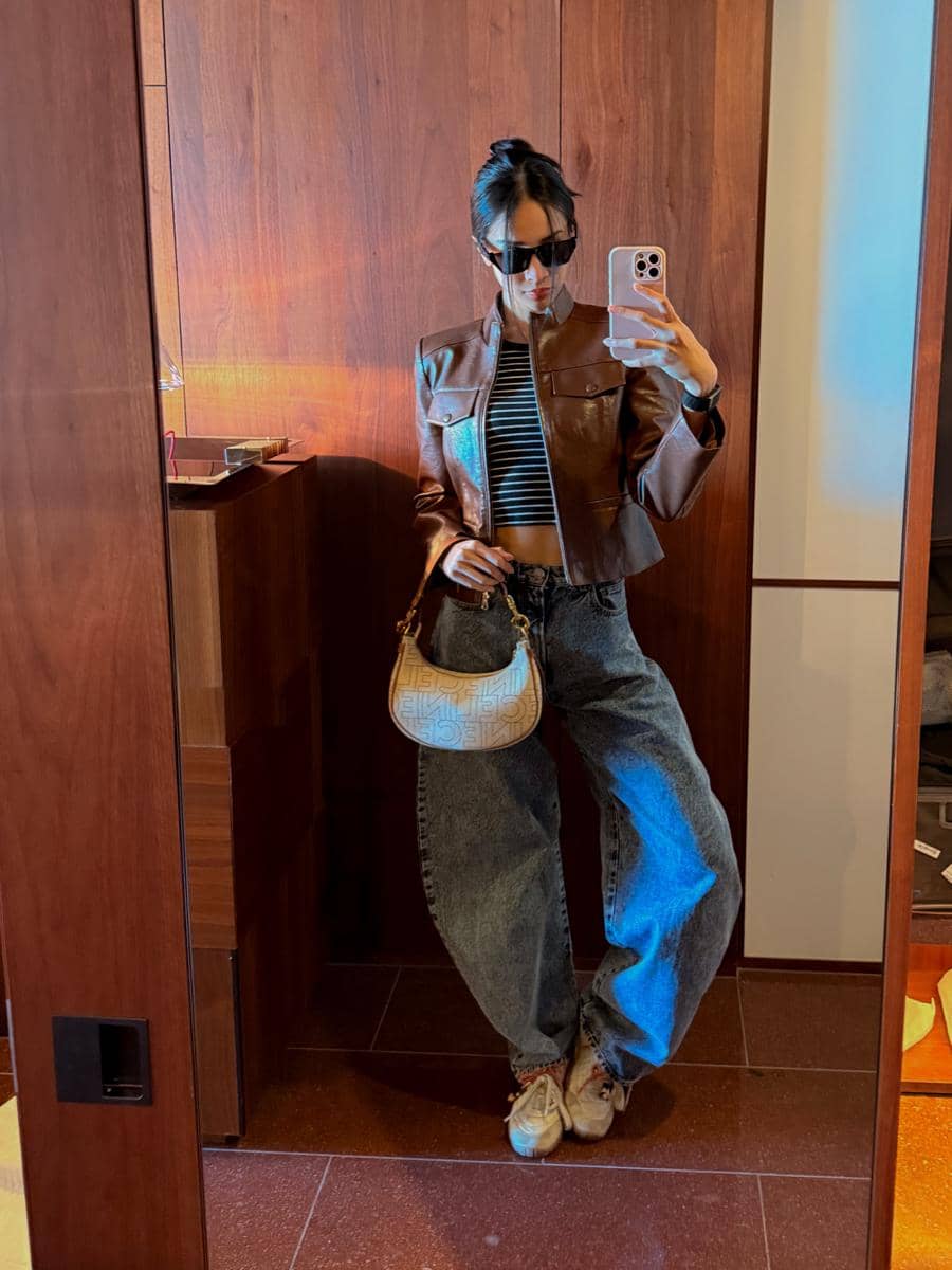 Anya Geraldine jalan-jalan di Jepang pakai jaket kulit