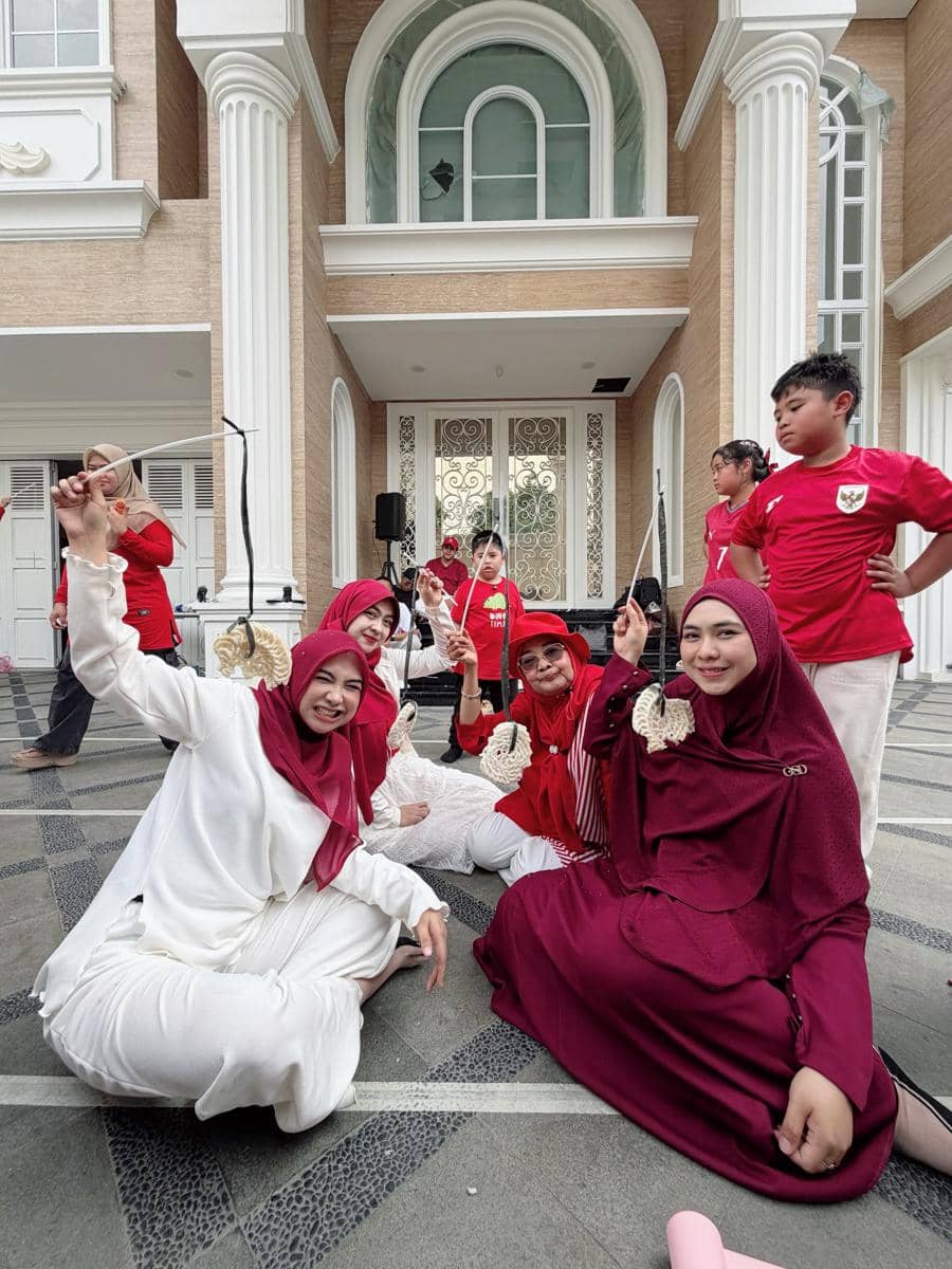 Keluarga Ria Ricis ikut lomba Agustusan