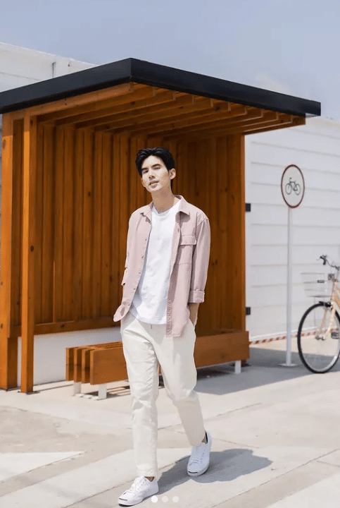 Potret wajah Ter Chantavit dari unggahan Instagram, terlihat dalam pose menghadap langsung ke arah kamera.