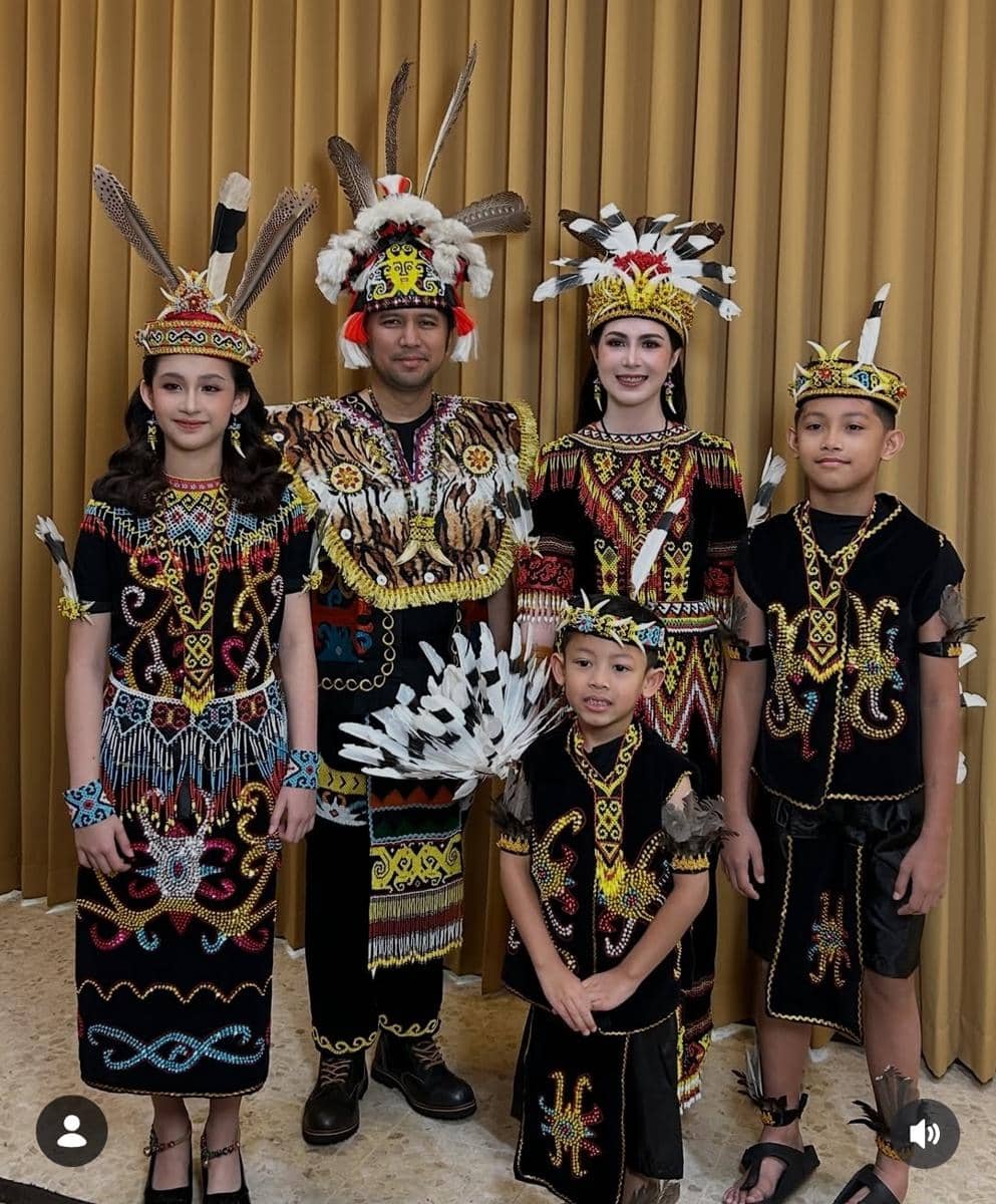 Ada Bulu dan Ornamen Khas, Ini Alasan Arumi Pilih Busana Dayak