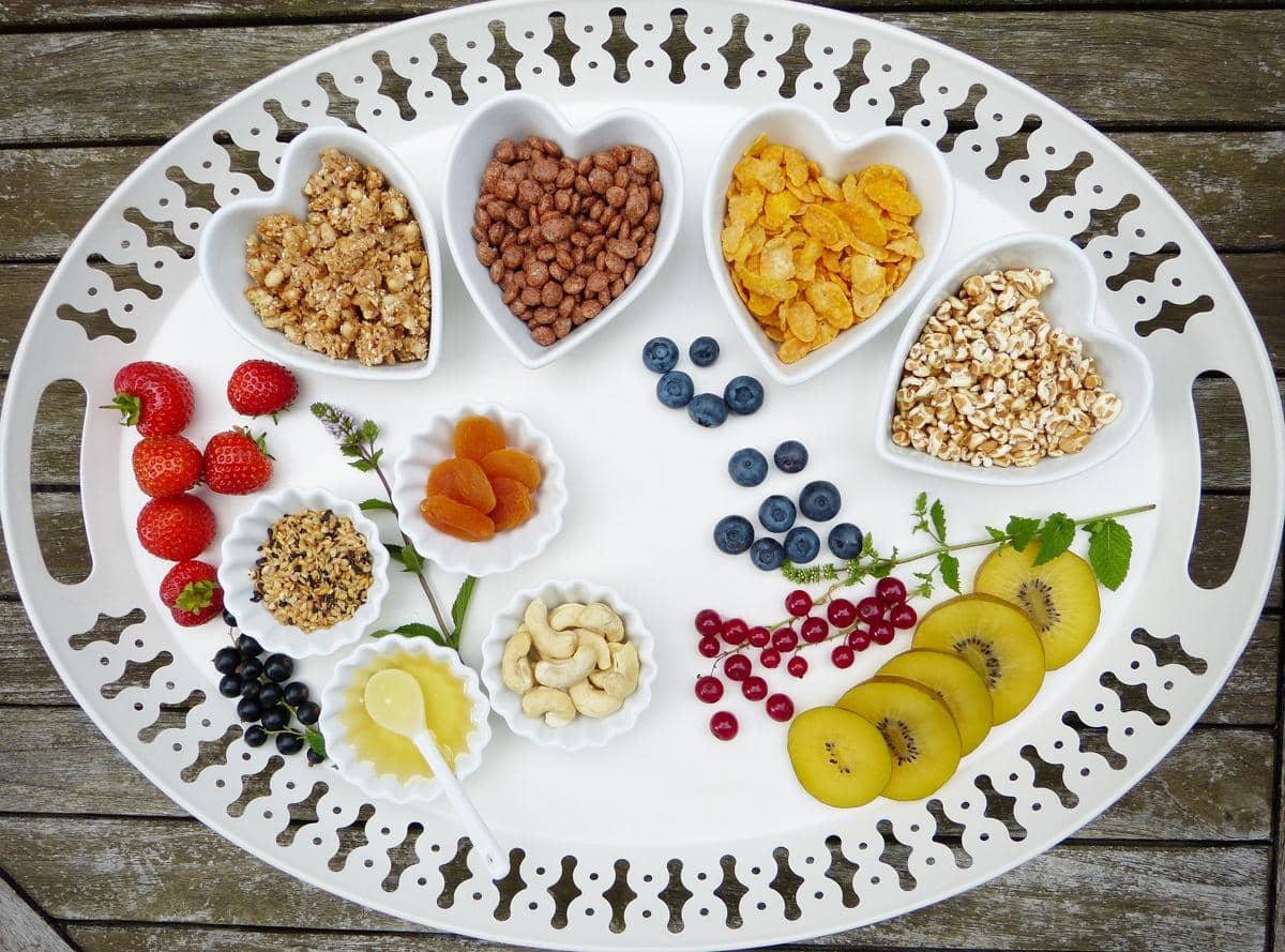 ilustrasi bahan dasar muesli dan granola