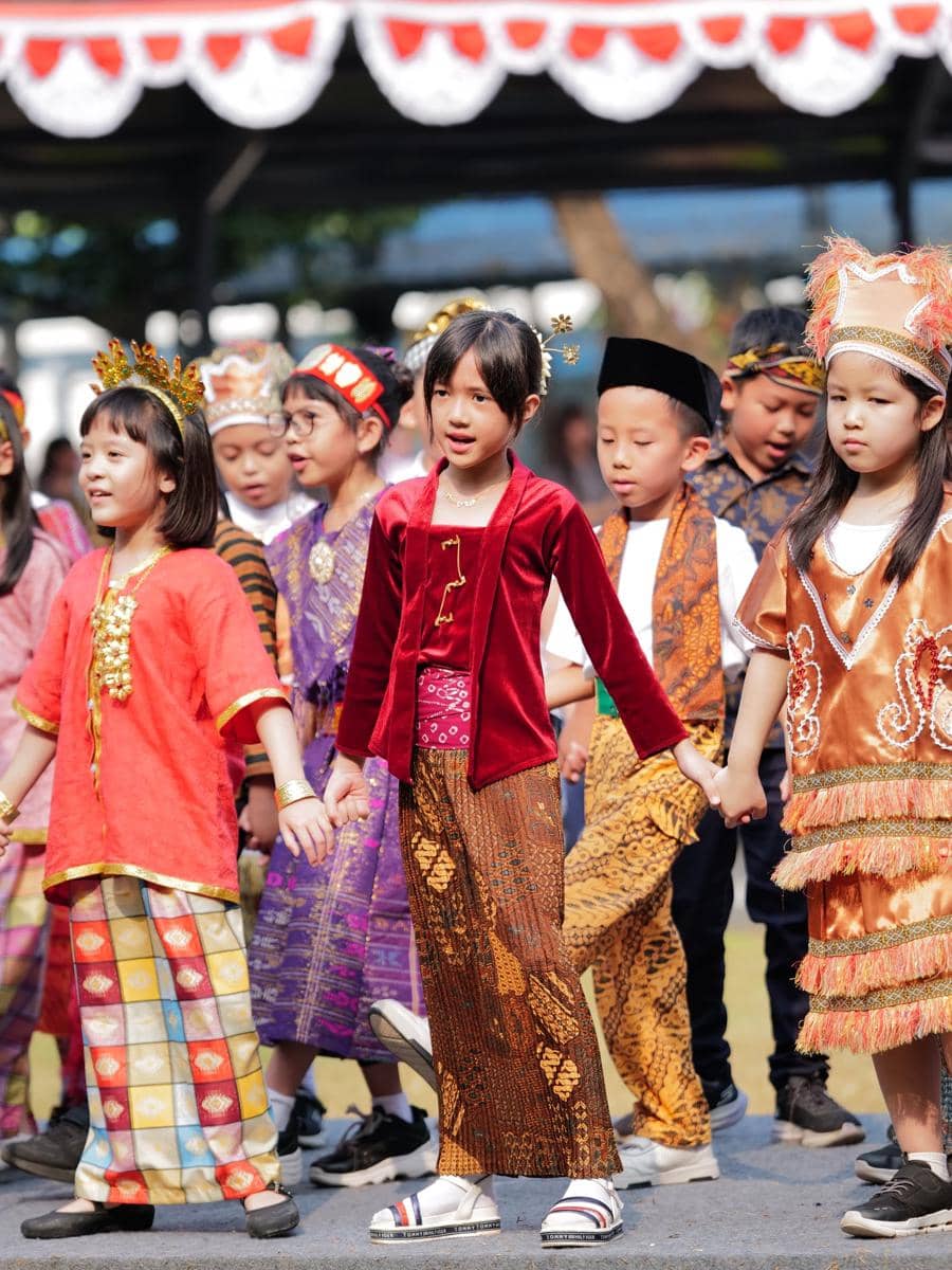 momen Nycta Gina dan Kinos rayakan HUT ke-81 RI
