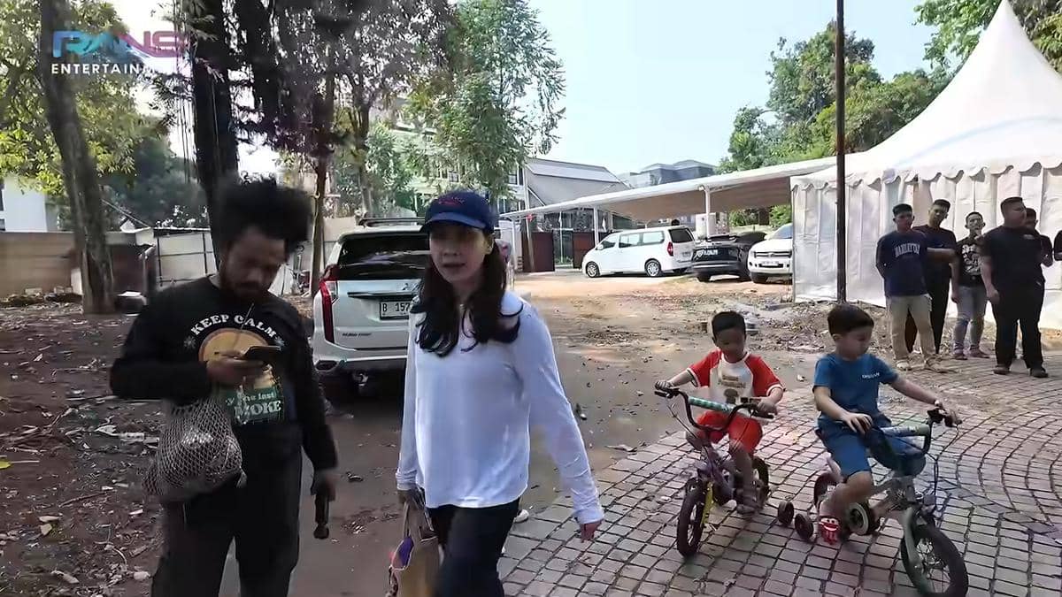 artis ikut lomba