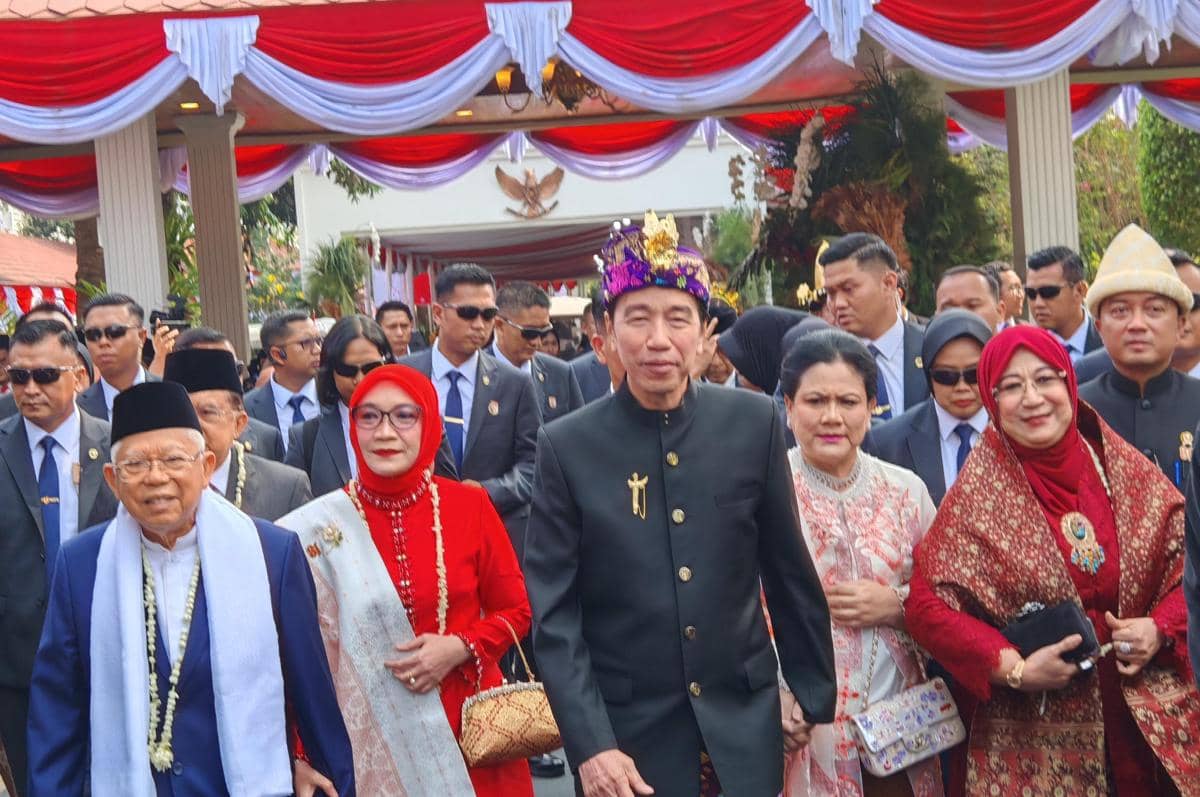 Jokowi Bareng Iriana dan Kaesang Hadiri HUT ke-81 RI di Istana