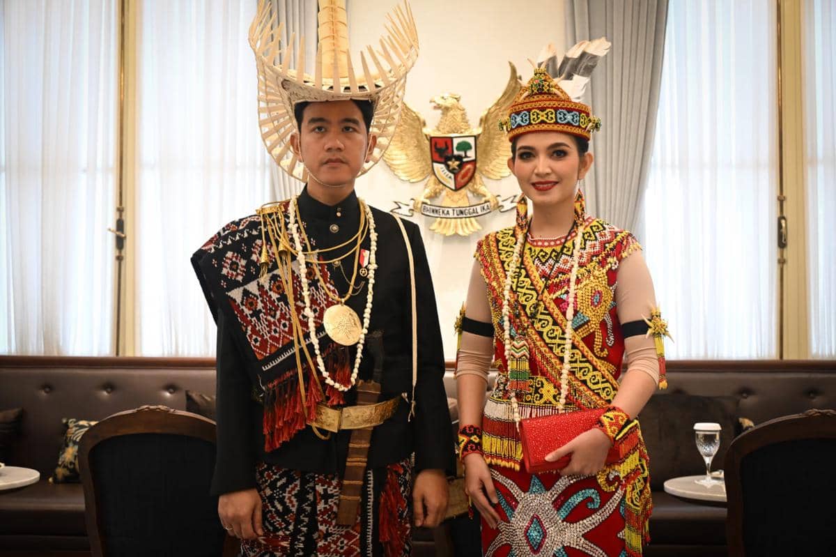 Gibran Pakai Busana Adat NTT Saat Upacara HUT RI di Istana Merdeka