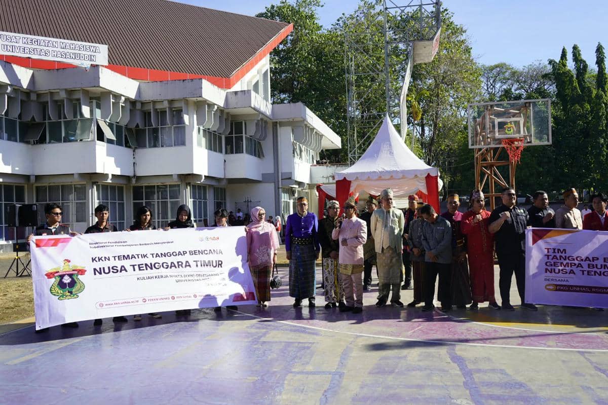 Rektor Unhas Lepas KKN Tanggap Bencana dan Tim Bantuan Medis ke NTT