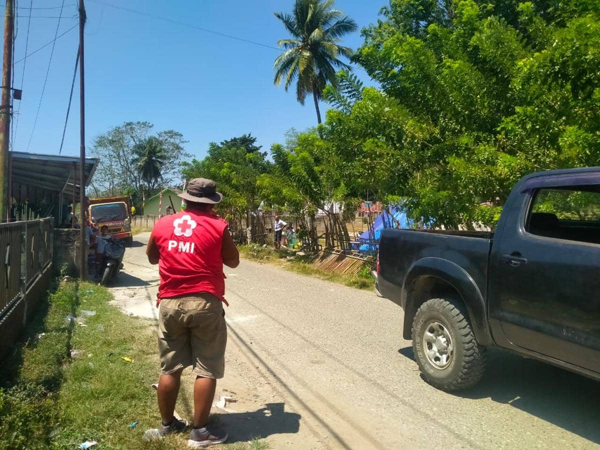 PMI Keliling Sebarkan Informasi RS Lapangan bagi Korban Gempa di Manggarai NTT
