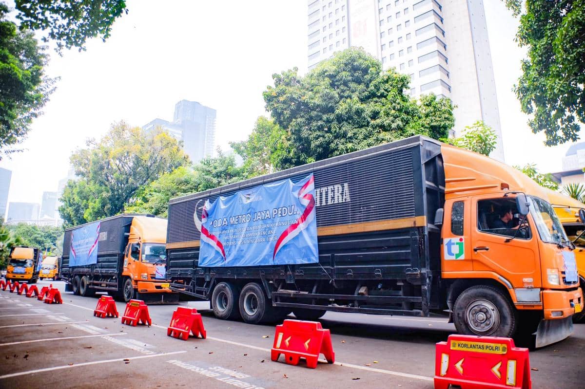 Polda Metro Kirim 12 Truk Bantuan Kemanusiaan untuk Korban Gempa NTT