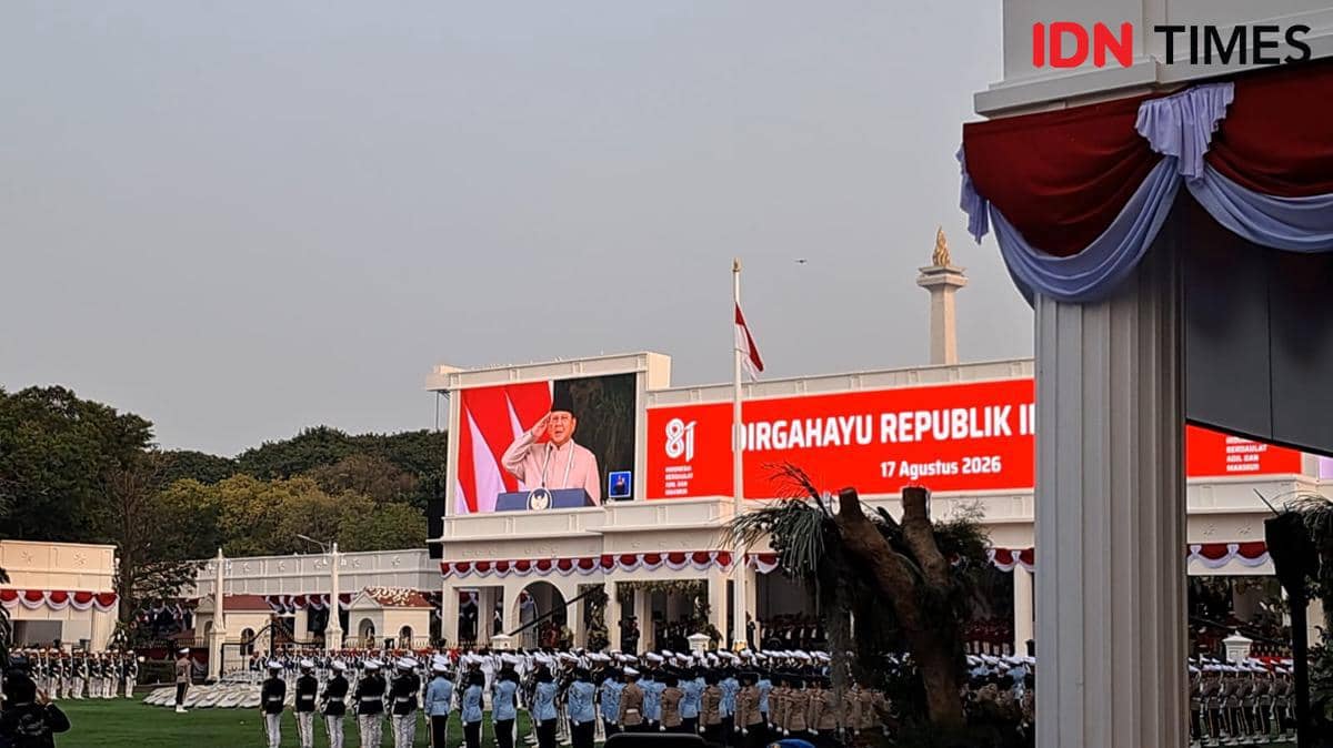 Upacara Penurunan Bendera di Istana Tuntas