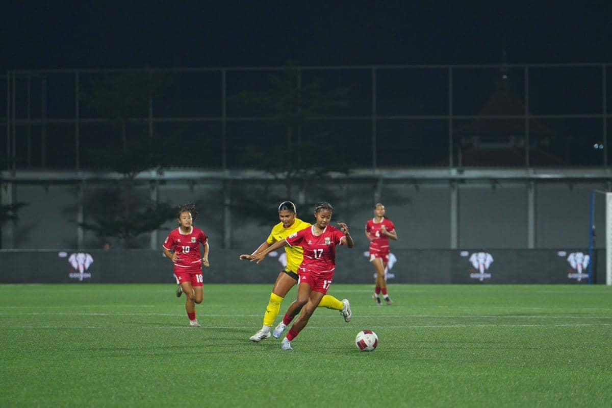 Tim Garuda Pertiwi menghadapi Malaysia dalam pertandingan Srikandi Merdeka Cup 2026, didokumentasikan oleh Megapro.