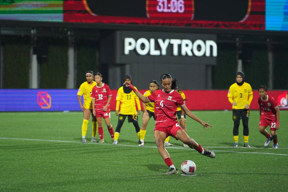 Para pemain Tim Garuda Pertiwi bersiap menghadapi Malaysia dalam pertandingan Srikandi Merdeka Cup 2026.