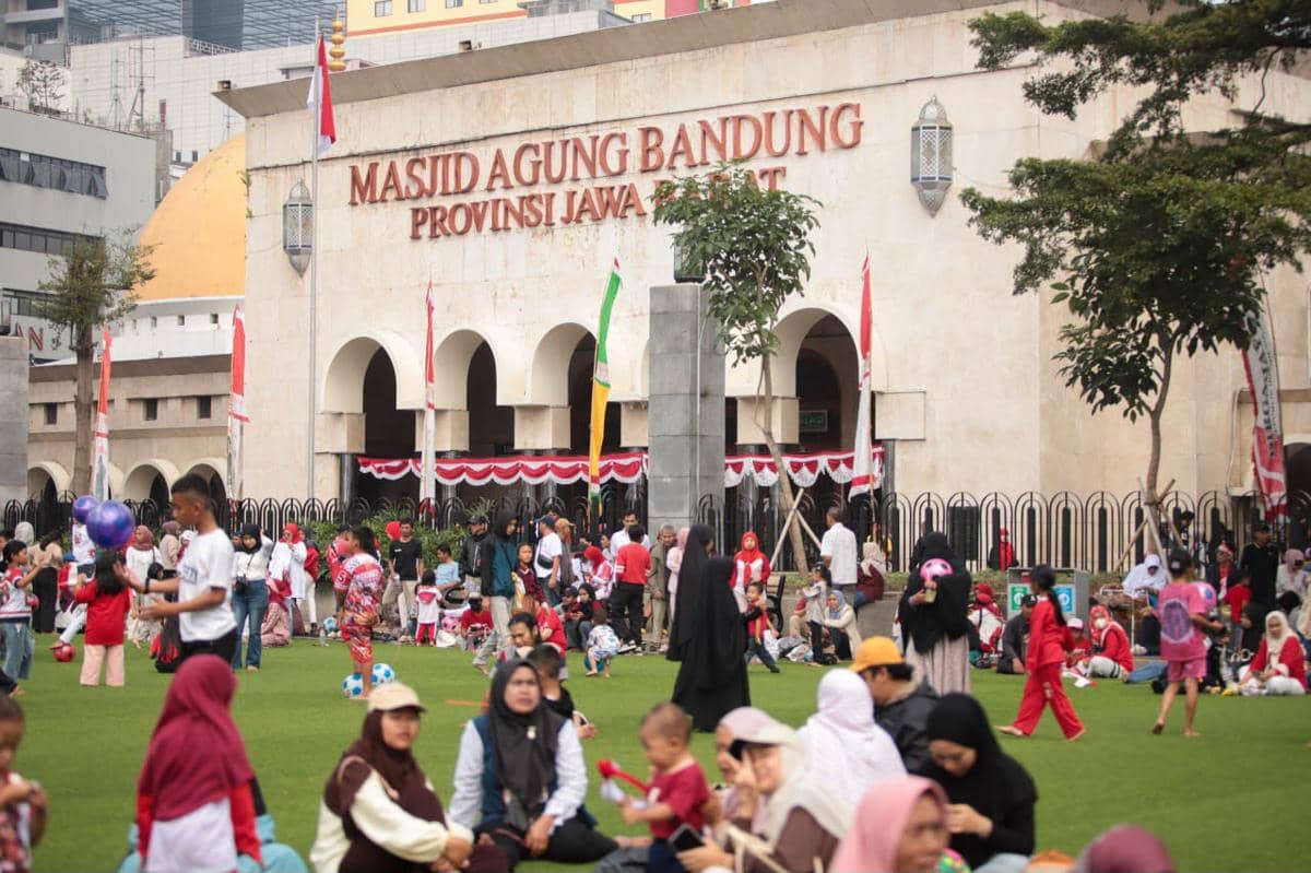 Kabar Baik! Alun-alun Bandung Kembali Dibuka untuk Rekreasi Warga