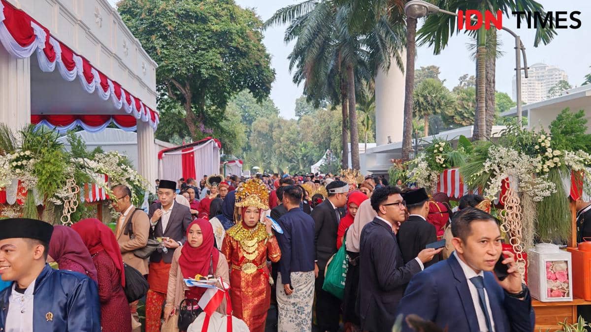 Antusiasme Warga Ikut Hadiri Peringatan HUT ke-81 RI di Istana Negara