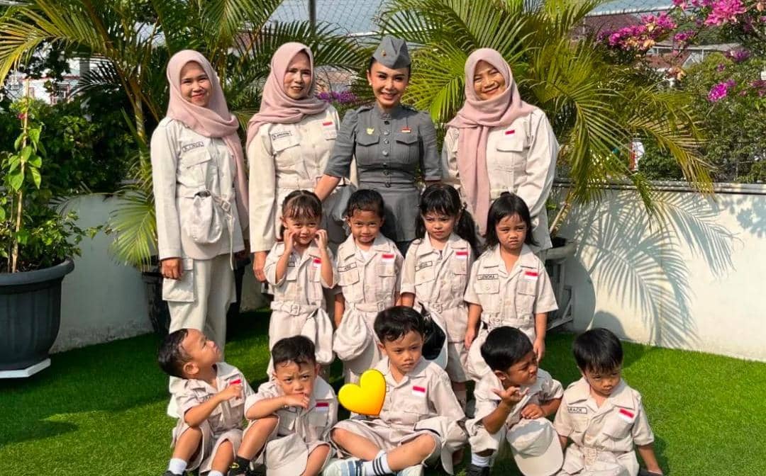 8 Potret Yuni Shara Rayakan HUT RI Ke-81 di Paud Cahaya Permata Abadi