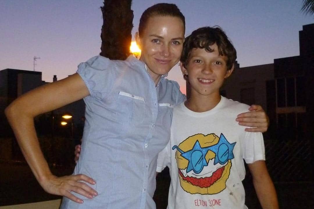 Naomi Watts dan Tom Holland