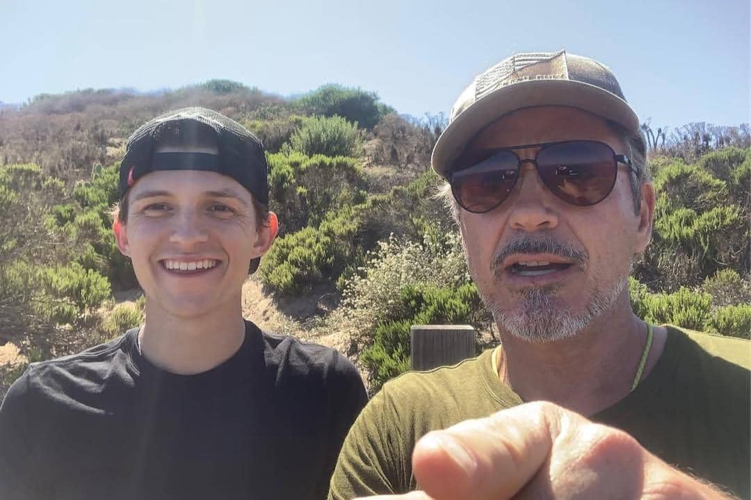 Tom Holland dan Robert Downey Jr.