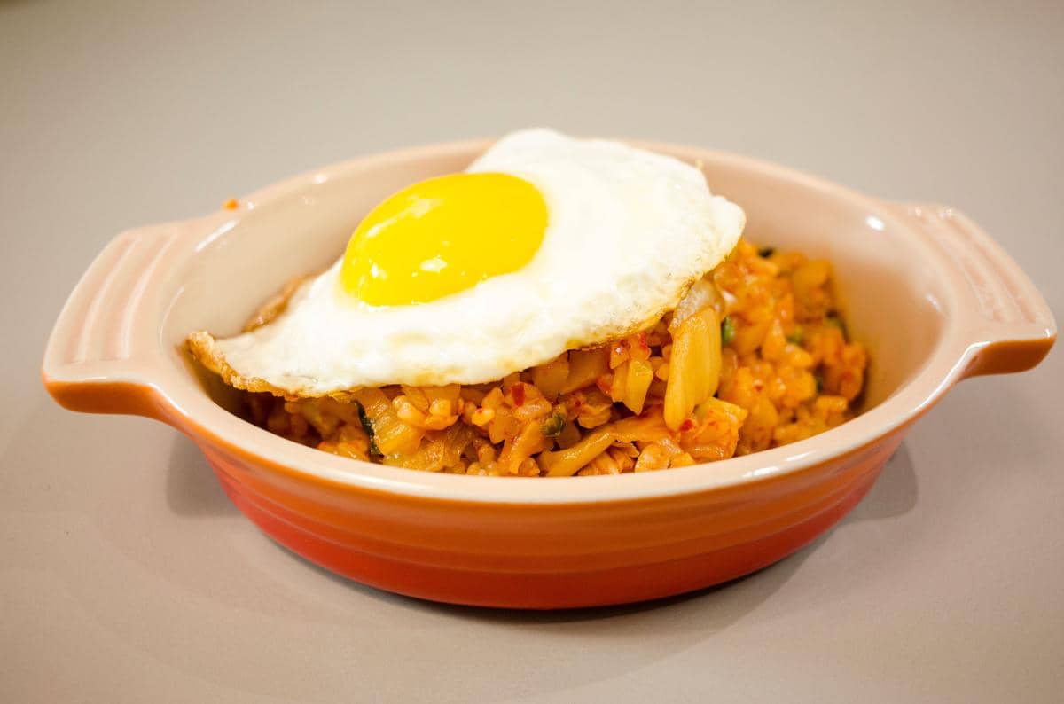 ilustrasi nasi goreng kimchi