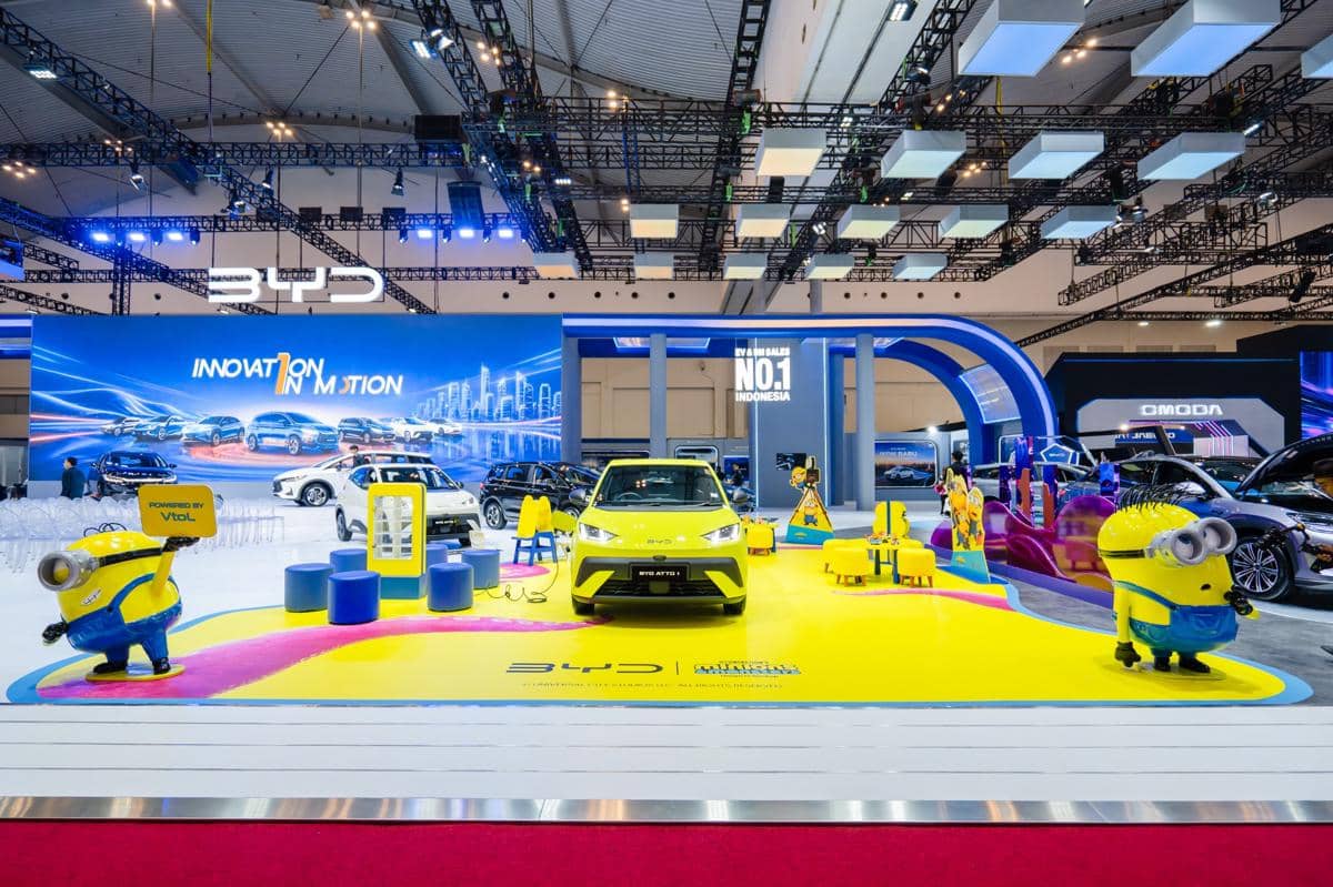 Tampilan mobil listrik BYD Atto 1 dalam dokumentasi resmi produsen, memperlihatkan desain eksterior kendaraan.