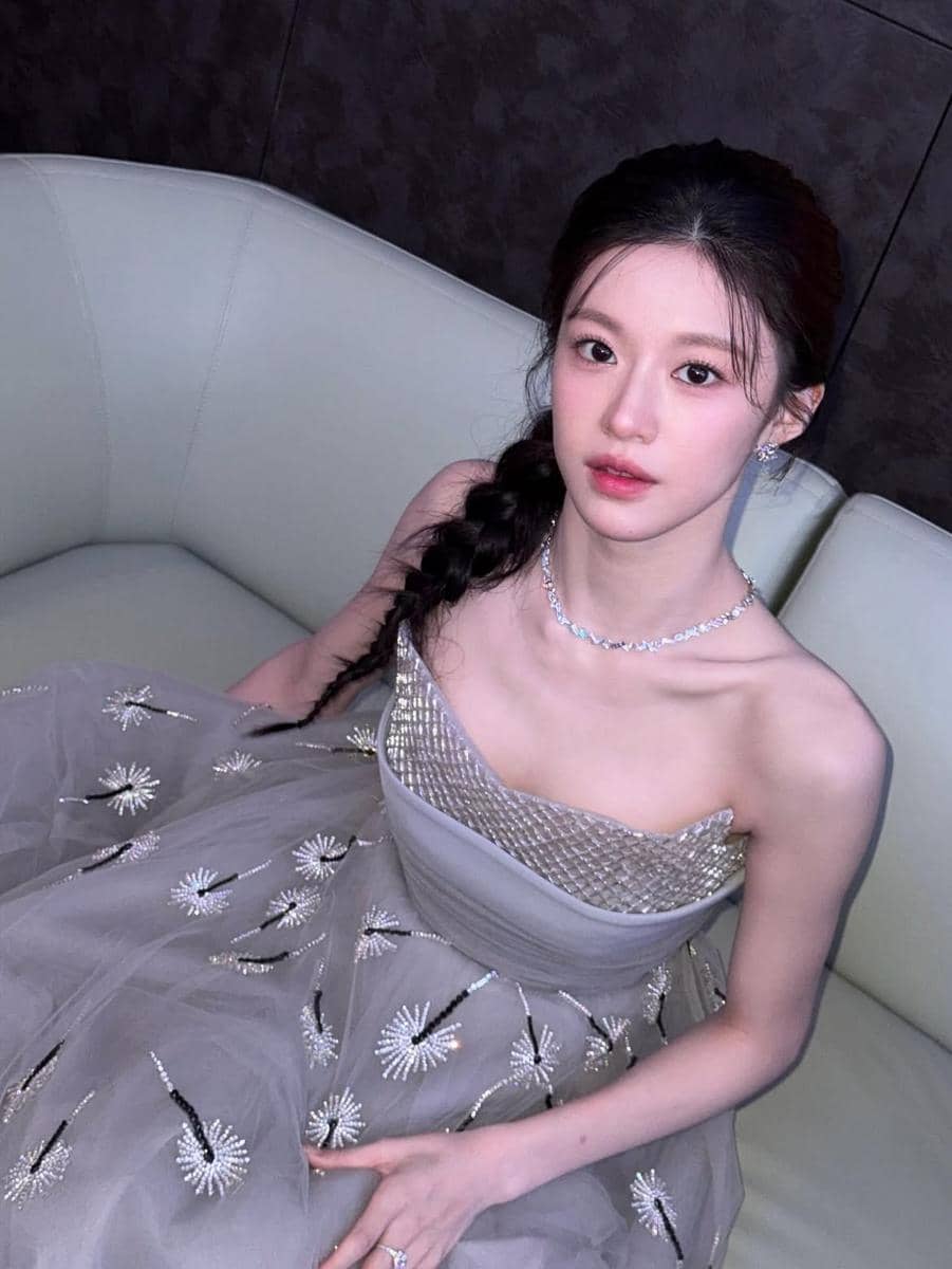 Potret Go Youn Jung dengan gaya rambut stylish yang terlihat rapi dan menonjol dalam unggahan Instagram pribadinya.