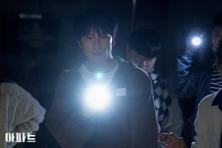 Cuplikan drakor The Apartment Job