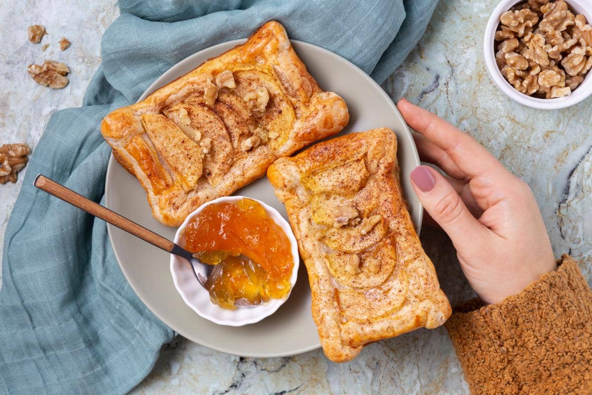 ilustrasi roti dengan marmalade
