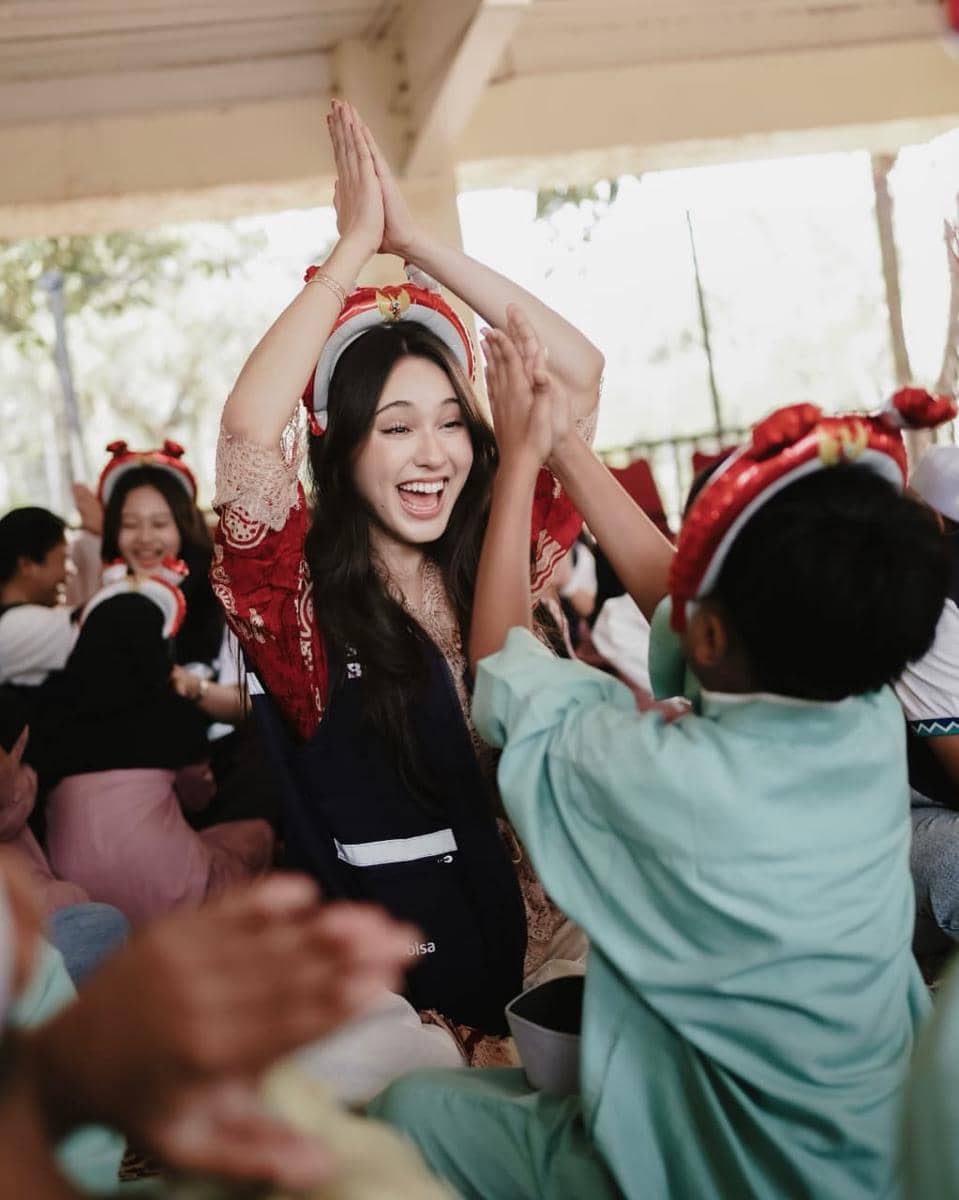 Yasmin Napper lomba 17 agustusan di panti asuhan (Inst