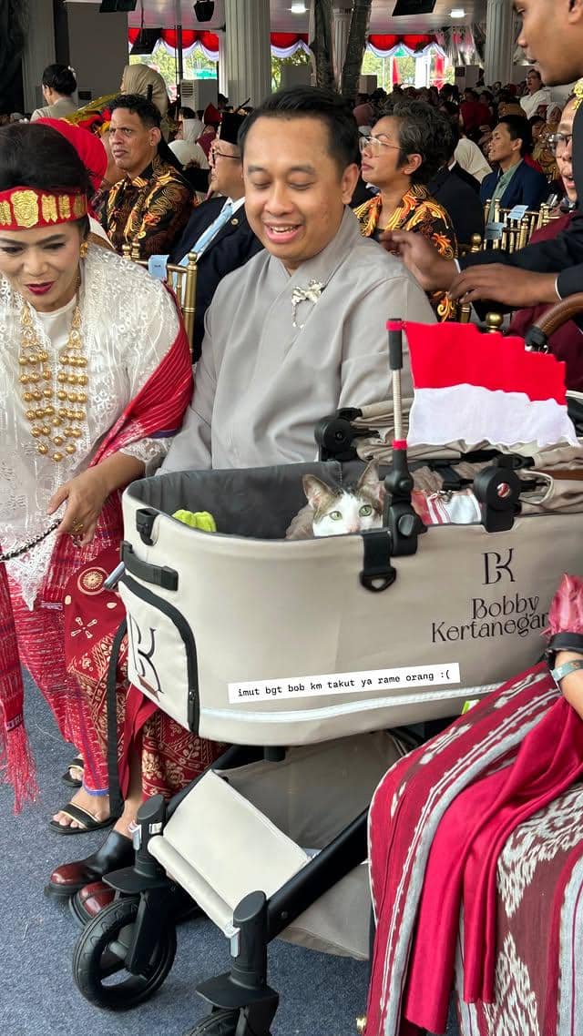 Bobby Kertanegara mengikuti upacara bendera di Istana Merdeka pada 2026, dalam unggahan akun Instagram diarymioow.