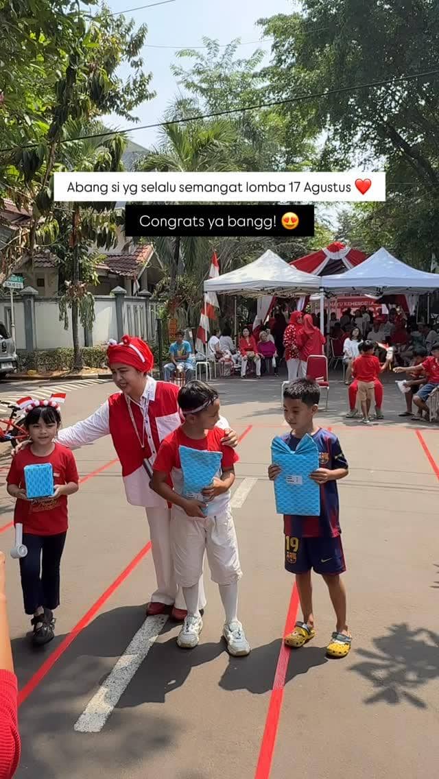 Anak artis mengikuti lomba 17-an pada acara peringatan Hari Kemerdekaan Indonesia di lokasi kegiatan.