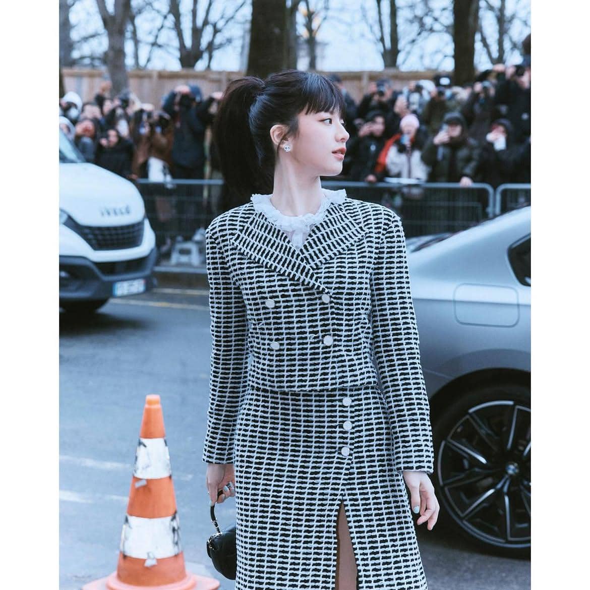 Go Youn Jung tampil dengan gaya rambut stylish dalam potret yang dibagikan melalui akun Instagramnya.