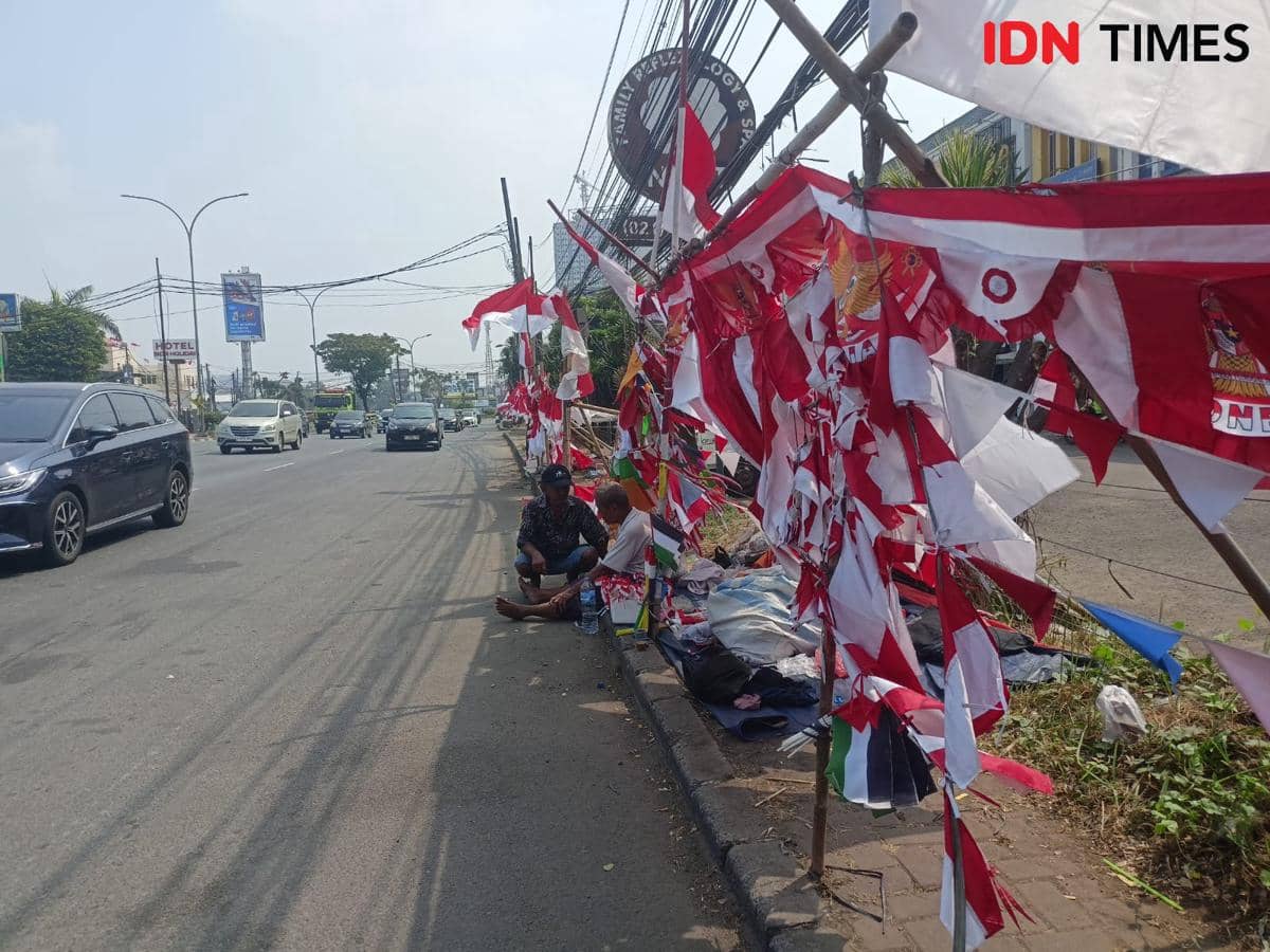 Omzet Pedagang Pernak-pernik 17 Agustus di Tangsel Lesu
