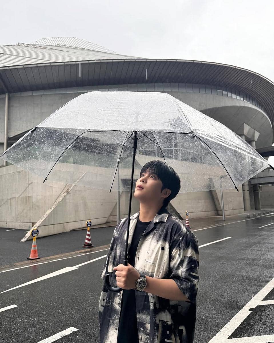 cara Jongho ATEEZ mix and match kemeja