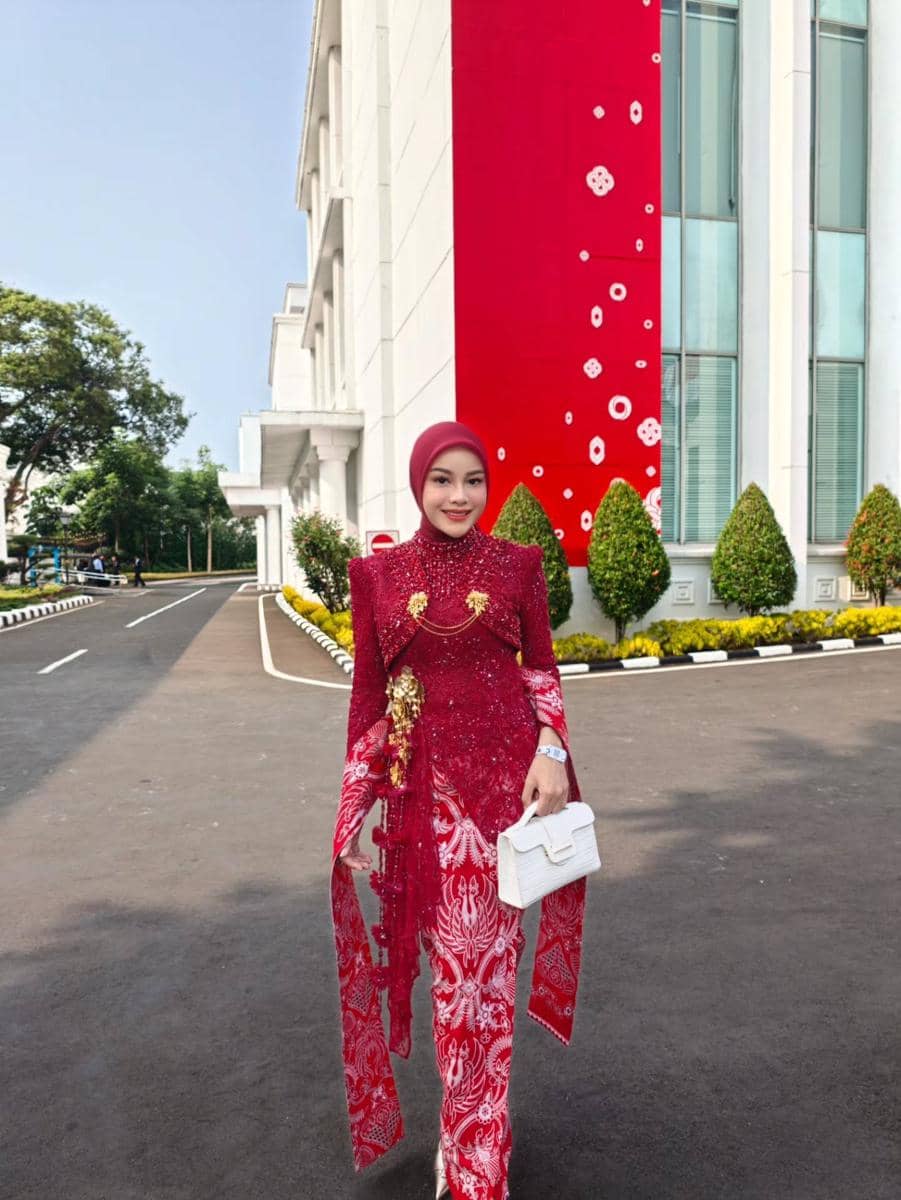 aksesori mewah seleb saat perayaan Kemerdekaan RI