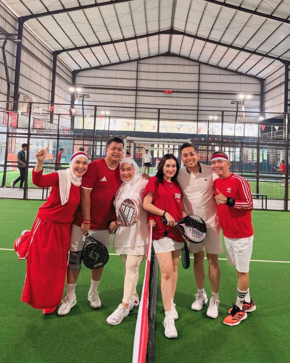 Ayu Ting Ting dan keluarga lomba 17 Agustusan