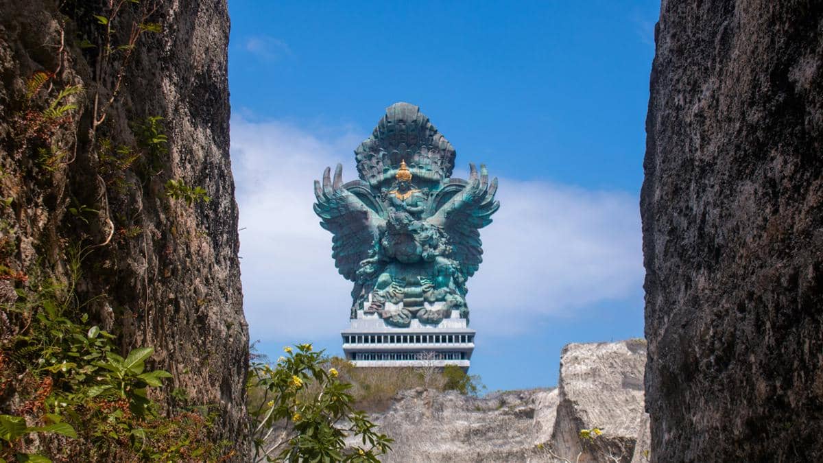 ilustrasi patung Garuda Wisnu Kencana (unsplash.com/Connor)