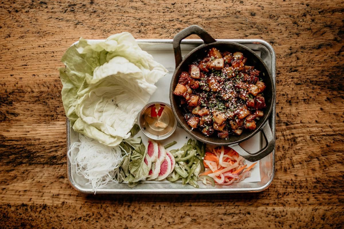 Resep Beef San Choy Bow, Tumis Daging Sapi Dibalut Selada