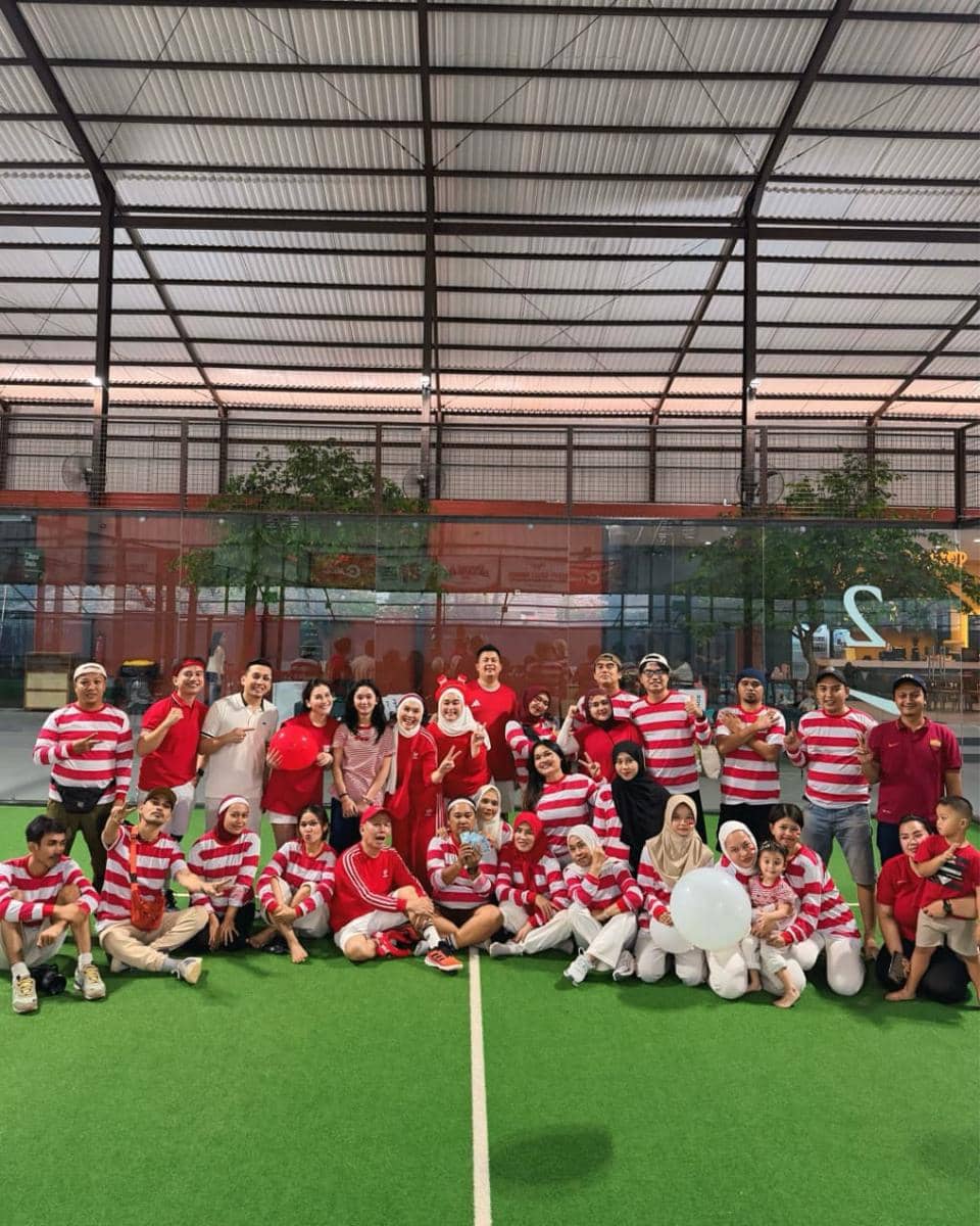 Ayu Ting Ting dan keluarga lomba 17 Agustusan