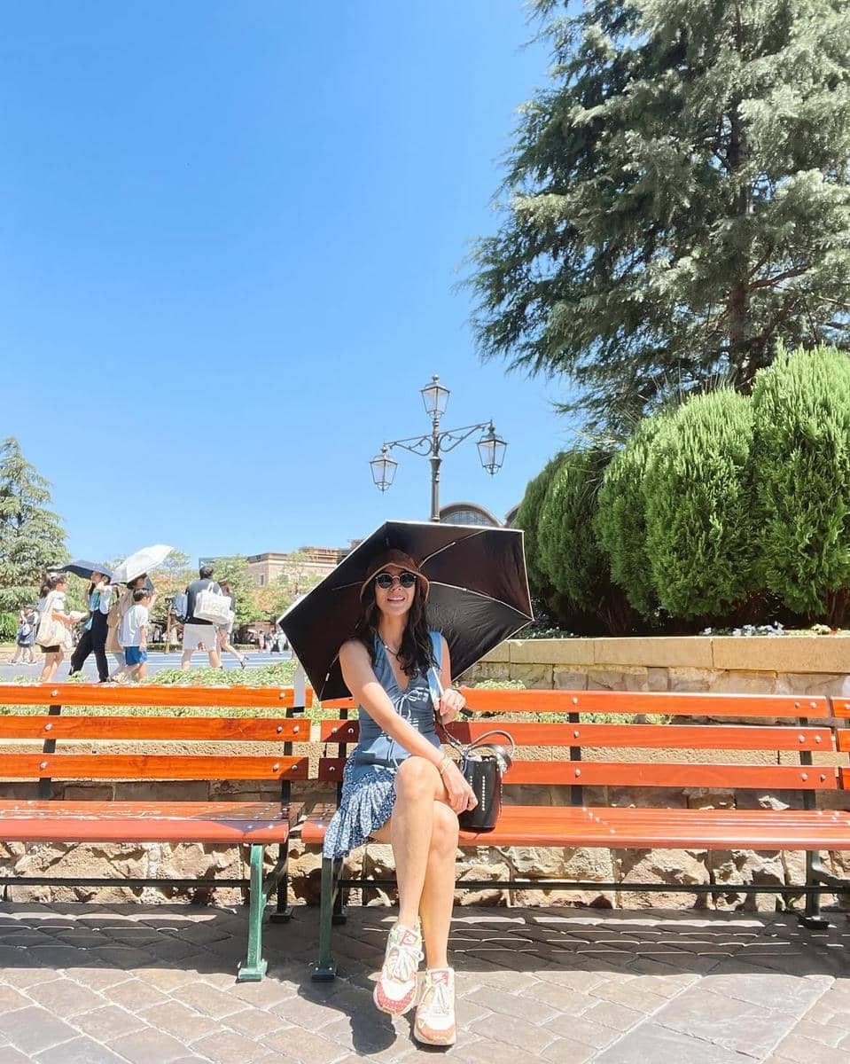 OOTD liburan ke luar negeri ala Adinda Thomas