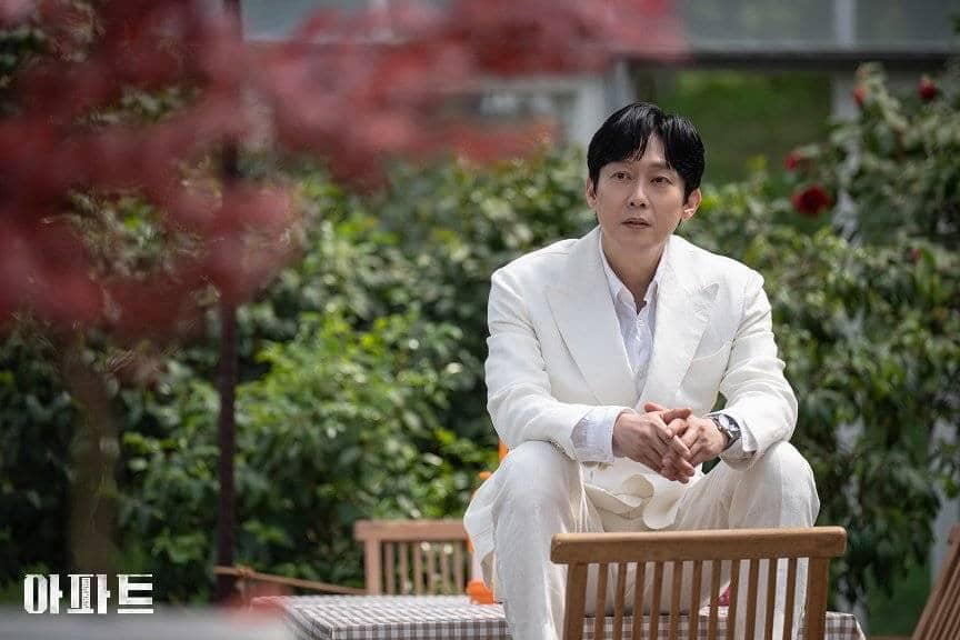 Cuplikan drama Korea The Apartment Job