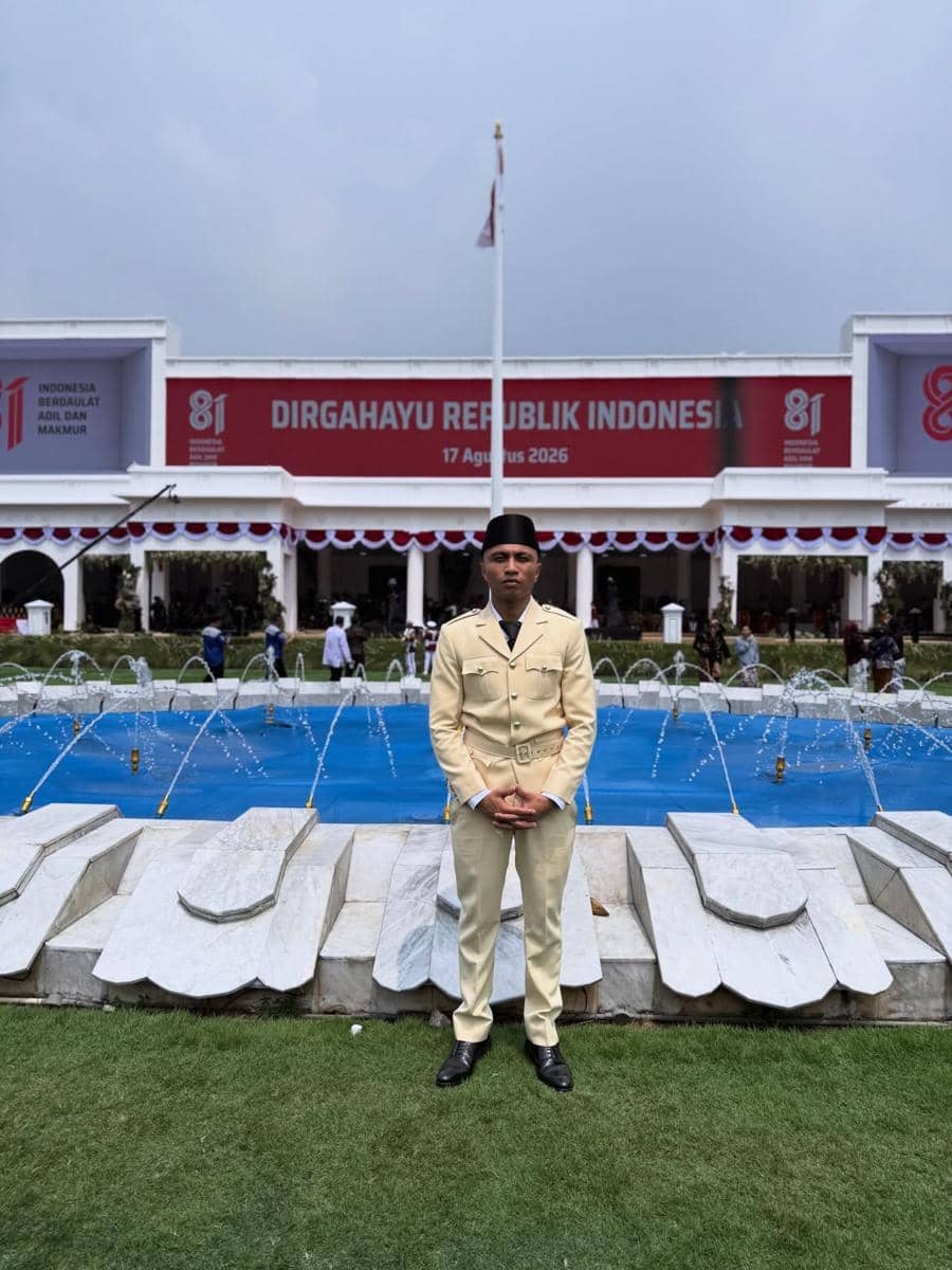 Juan Reza tampil di upacara pengibaran bendera