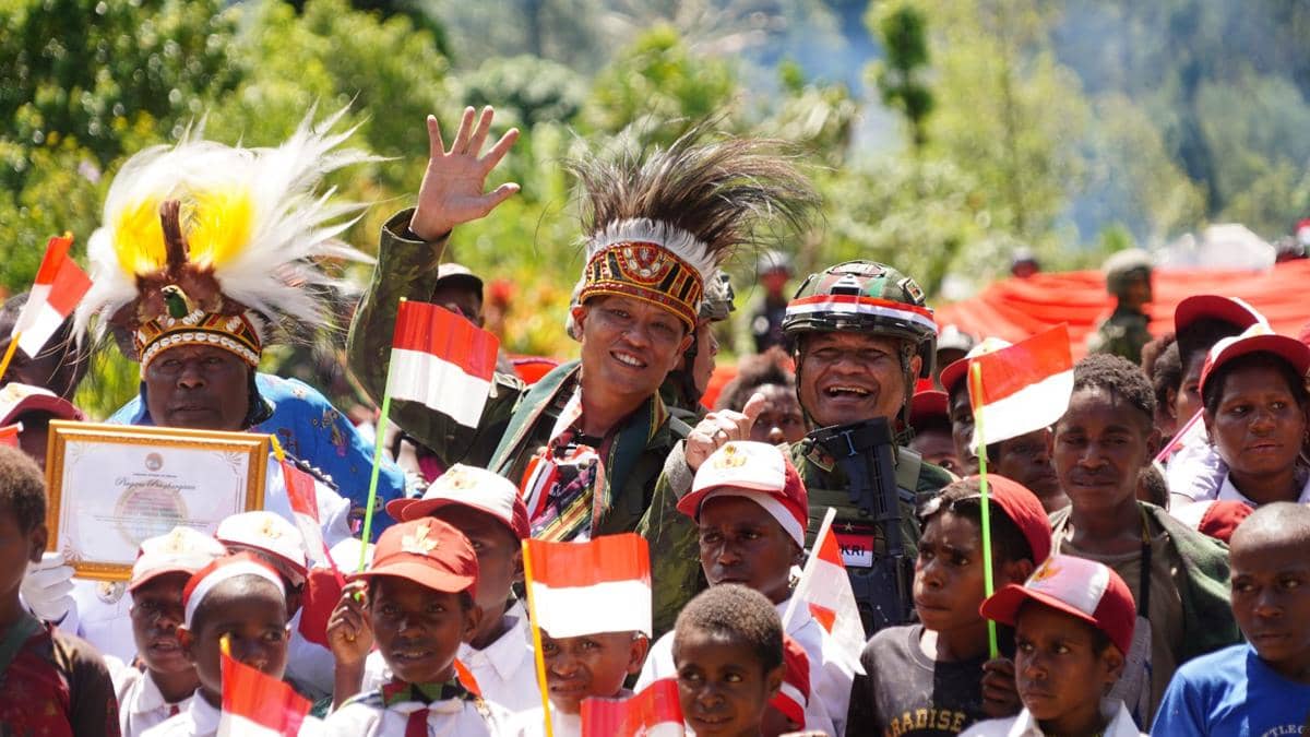 TNI Resmikan Kampung Papua Damai, Tegaskan Sinergi Adat dan Gereja