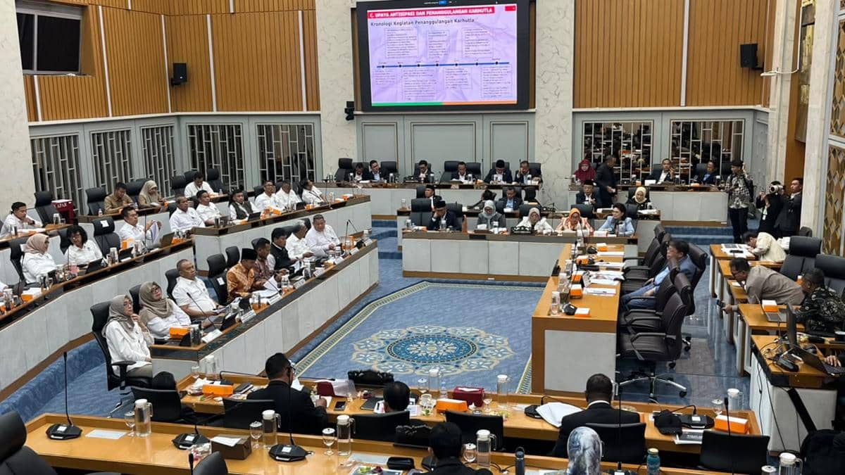 DPR Panggil Menhut Raja Juli Terkait Karhutla yang Kian Meluas